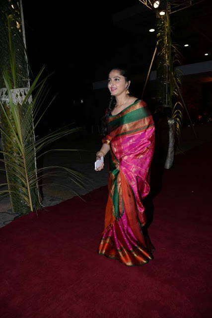 Glamorous Telugu Girl Anushka Shetty Images In Red Saree 13